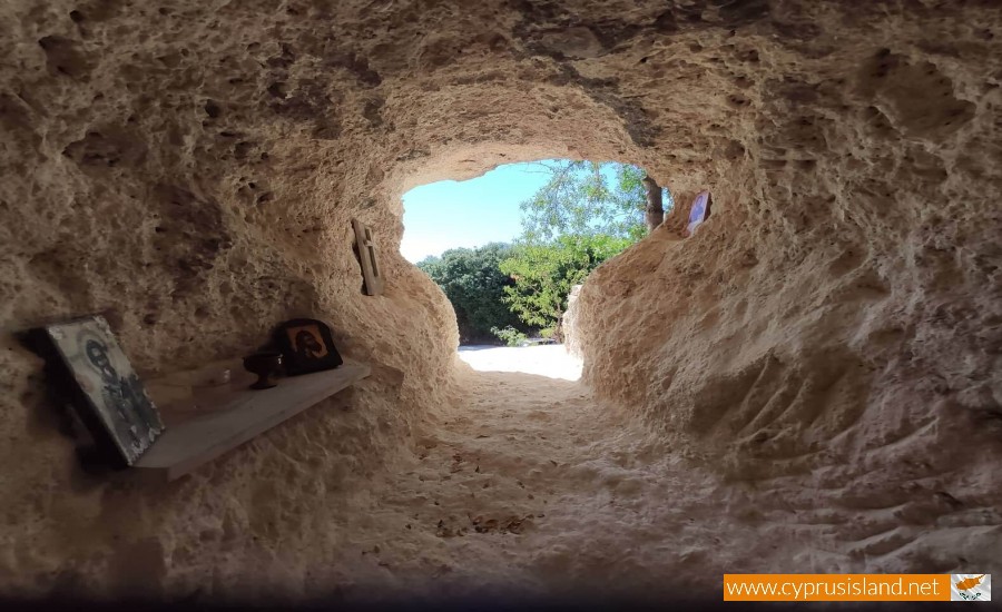 Ayios Kournoutas Cave