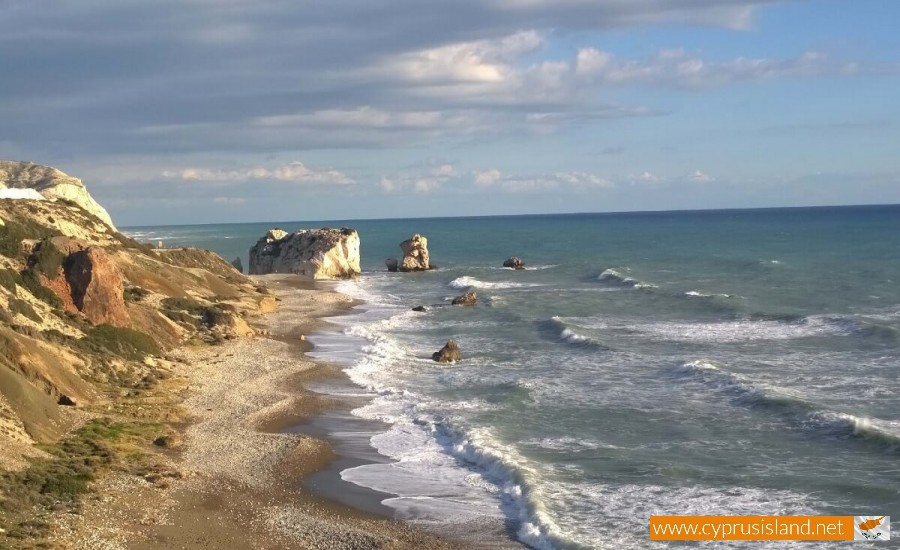 Large waves in Petra tou Romiou