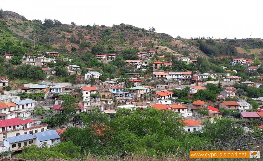 kaminaria village